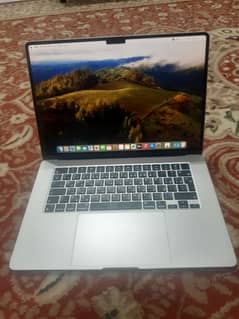 Macbook Air M2 (15-inches) , Starlight Color