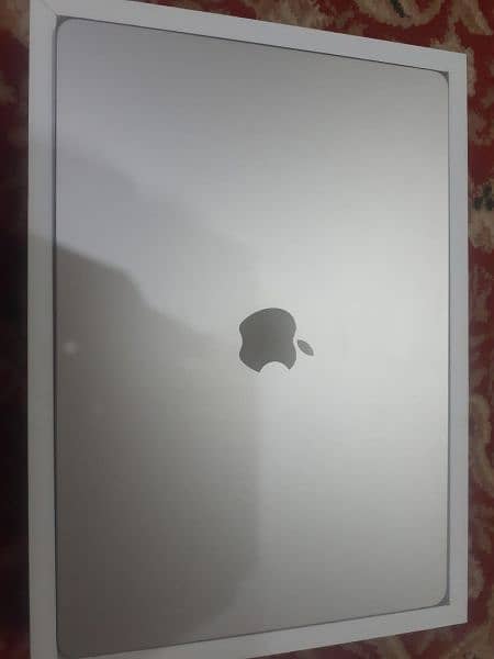 Macbook Air M2 (15-inches) , Starlight Color 1