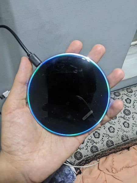 wireless charger made of glass with beautiful lights 0