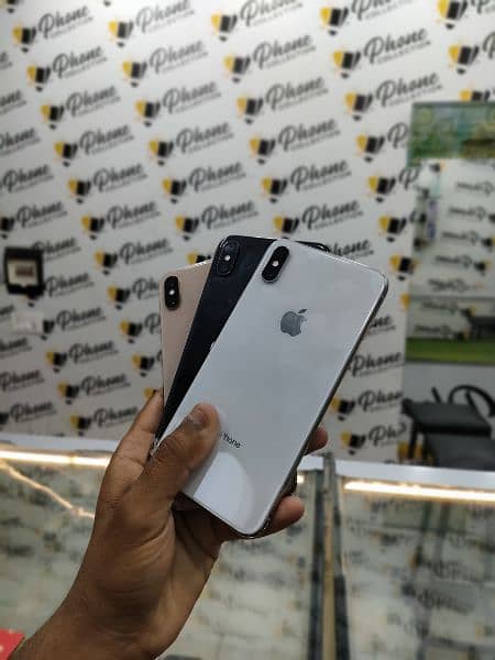 I PHONE XSMAX 256GB PTA WATER PACK CONDITION 10 BY 10 HEALTH 80 ABOVE 3