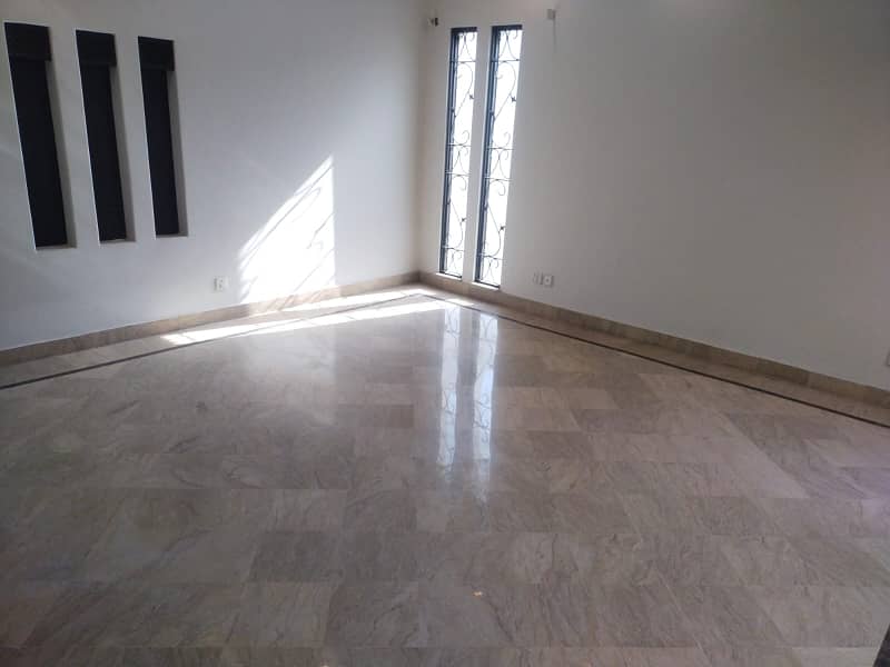 1 Kanal Modern Design Like new House for Rent in AA Block Phase 4 DHA Lahore 4