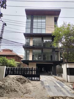 4 Bed Brand New Penthouse Apartment in Hub of Gulberg Zahoor Elahi Road FCC Gulberg Lahore