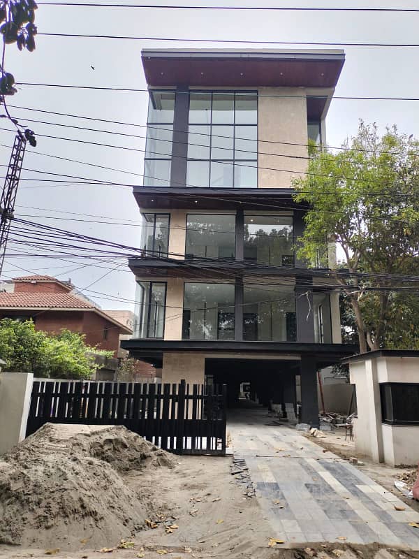 4 Bed Brand New Penthouse Apartment in Hub of Gulberg Zahoor Elahi Road FCC Gulberg Lahore 0
