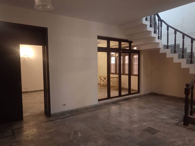 1 Kanal Beautiful House for Rent in Z Block Phase 3 DHA Lahore 5