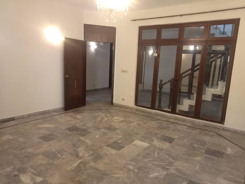 1 Kanal Beautiful House for Rent in Z Block Phase 3 DHA Lahore 6