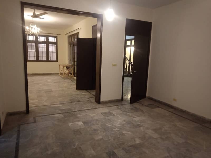 1 Kanal Beautiful House for Rent in Z Block Phase 3 DHA Lahore 7