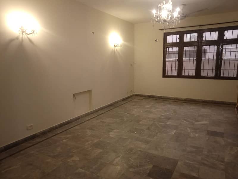 1 Kanal Beautiful House for Rent in Z Block Phase 3 DHA Lahore 10
