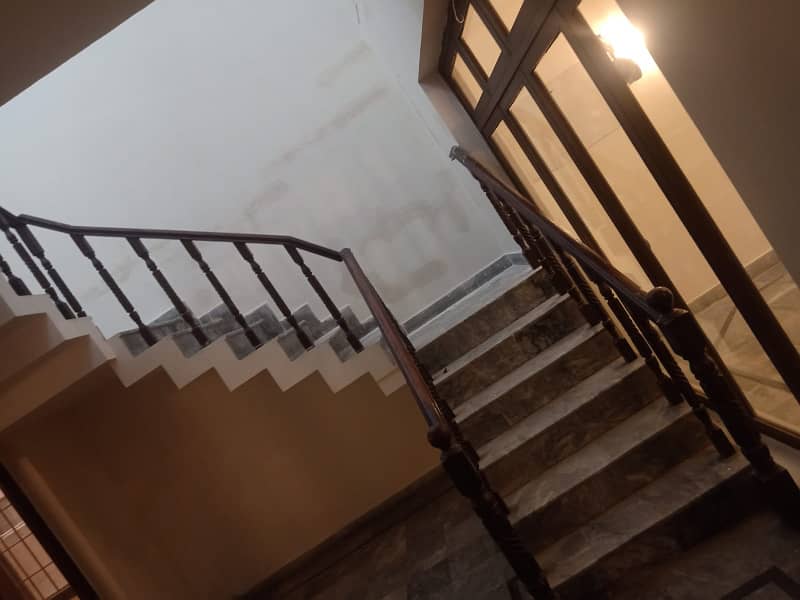 1 Kanal Beautiful House for Rent in Z Block Phase 3 DHA Lahore 11