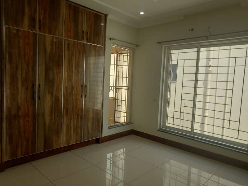1 Kanal Upper Portion Modern Design Like Brand New House For Rent In AA Block Phase 4 DHA 18