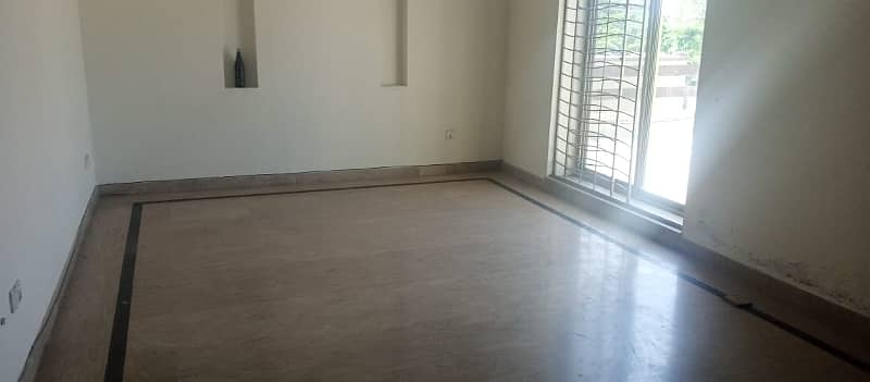 1 Kanal Upper Portion in Very Cheap Price Available for Rent in DD Block Phase 4 DHA 3