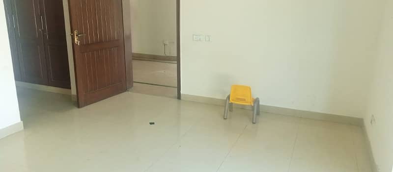1 Kanal Upper Portion in Very Cheap Price Available for Rent in DD Block Phase 4 DHA 7