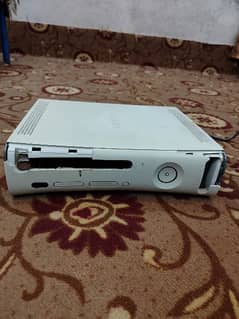 Fully Functional Xbox 360: Great Performance, Used Condition