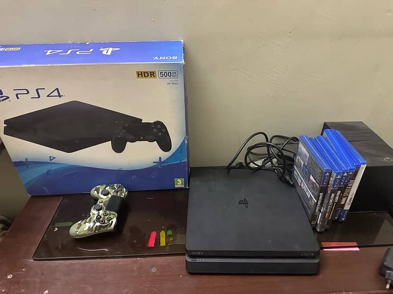 PS4 Slim / 500 GB / 6 Games / 2 Controllers 0
