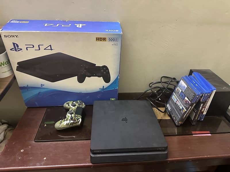PS4 Slim / 500 GB / 6 Games / 2 Controllers 2