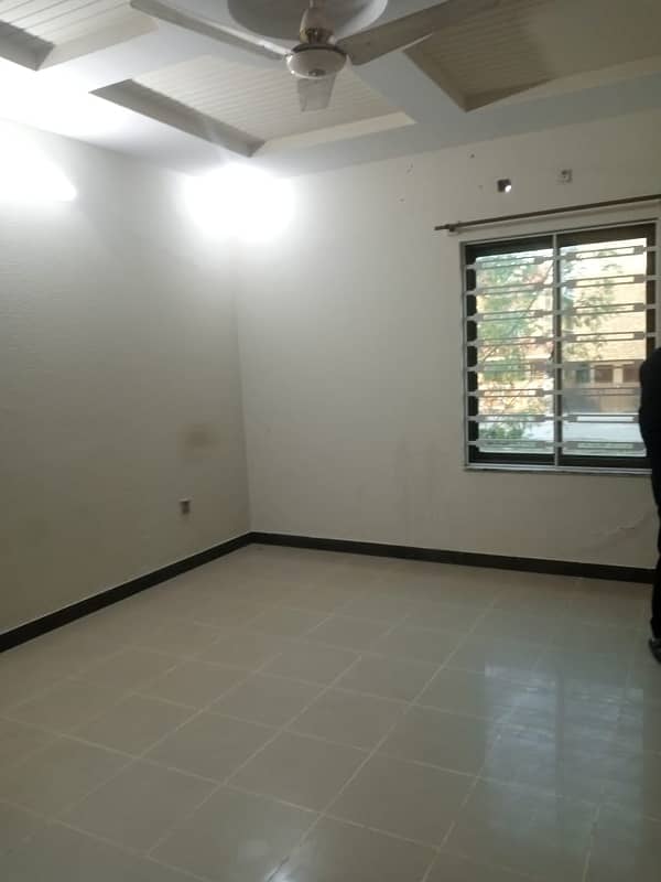 10 Marla Upper Portion For Rent 3 Bed Room With Attached Bath Drawing Dining Kitchen TV Lounge Servant Quater 6
