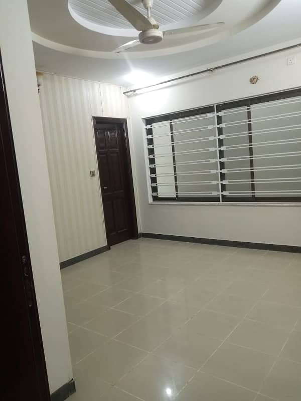10 Marla Upper Portion For Rent 3 Bed Room With Attached Bath Drawing Dining Kitchen TV Lounge Servant Quater 8