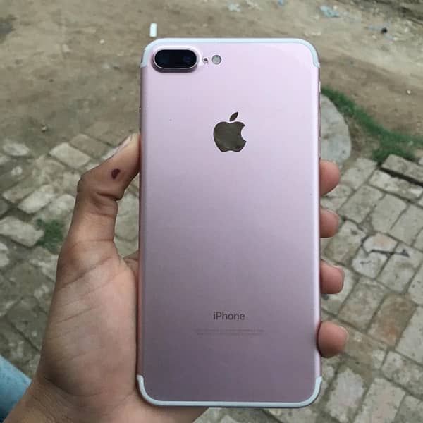 iphone 7 plus 128GB (PTA Approved) contact and WhatsApp 03402757803 1