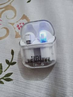 earbuds of JBL company
