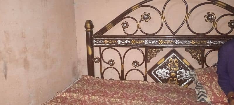 Bed and Showcase for sale 3
