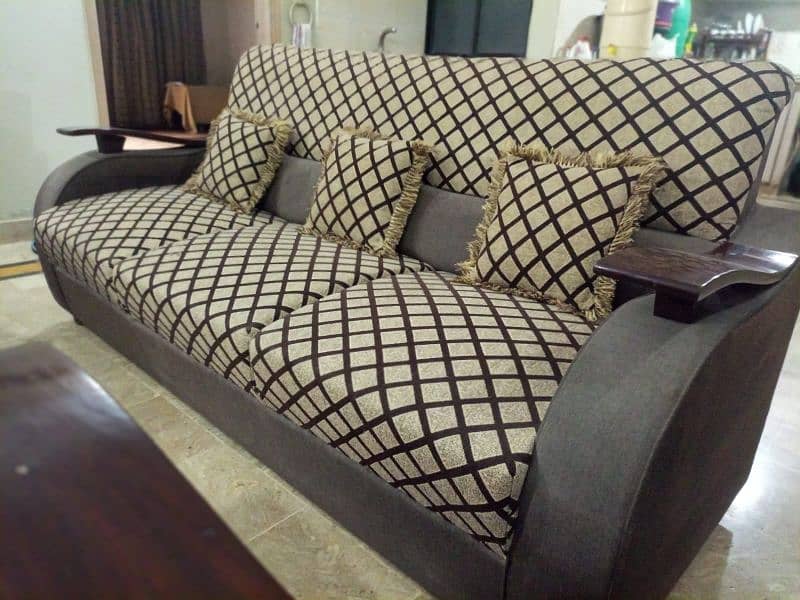Sofa Set in best condition 5