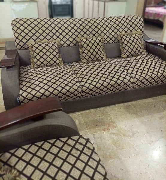 Sofa Set in best condition 7
