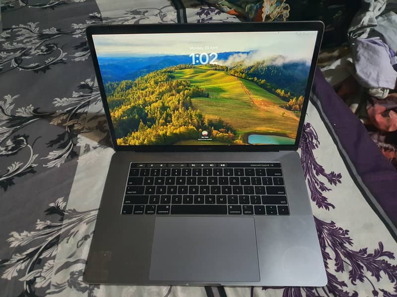 MacBook Pro 2018 Touch Bar, " Retina Big Display 4