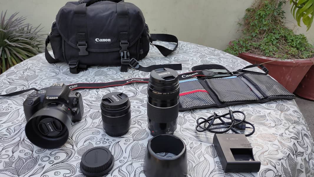 Canon DSLR EOS 200D with TWO additional lenses! 0