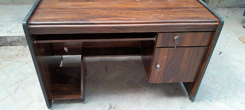 size : 30×4 ; computer table 1