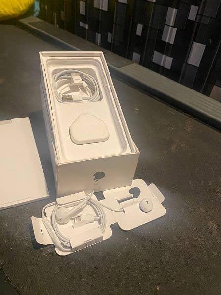 Apple original box pin pack charger cable plus handsfree 10/10 1