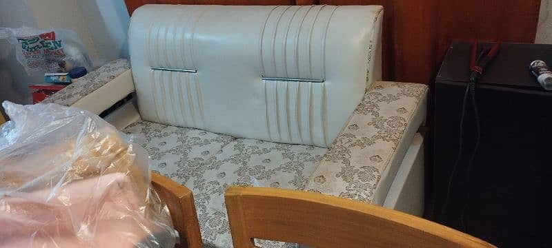 Two seater sofa. FINAL PRICE. NO NEGOTIATION! 0