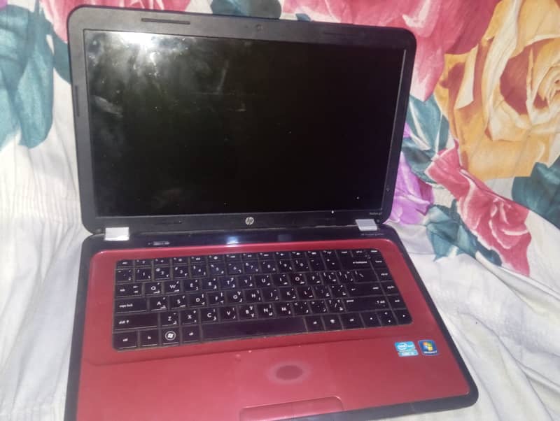 laptop hp core i3 4RAM 300ROM 3 hour battery charging with charger 0