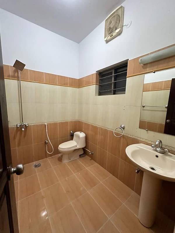 Flat for rent in E-11 Islamabad 4