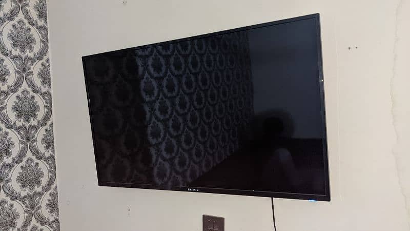 Ecostar 43 inch lcd with box and original remote 0