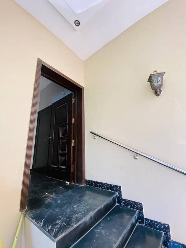 One Kanal Slightly Used 3 Beds Upper Portion For Rent In Sui Gas Society Phase 1, Adjusant Phase 5 DHA, 4