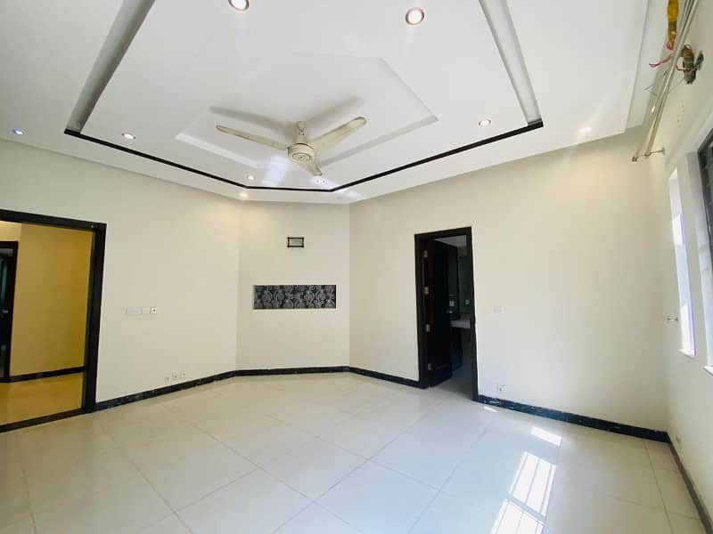 One Kanal Slightly Used 3 Beds Upper Portion For Rent In Sui Gas Society Phase 1, Adjusant Phase 5 DHA, 5