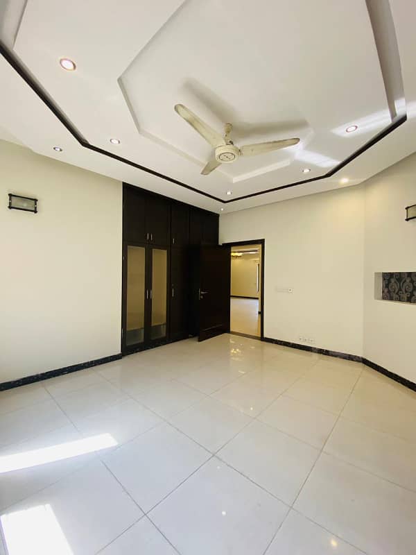 One Kanal Slightly Used 3 Beds Upper Portion For Rent In Sui Gas Society Phase 1, Adjusant Phase 5 DHA, 8