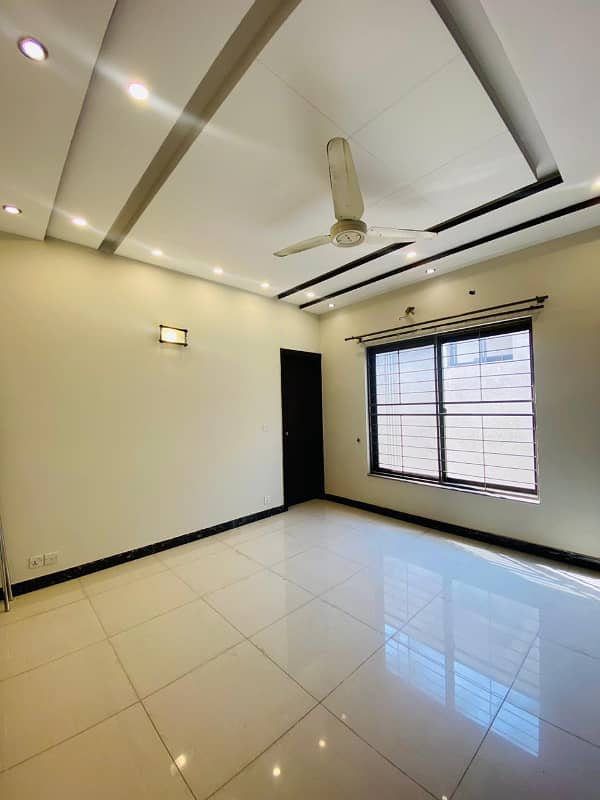 One Kanal Slightly Used 3 Beds Upper Portion For Rent In Sui Gas Society Phase 1, Adjusant Phase 5 DHA, 10