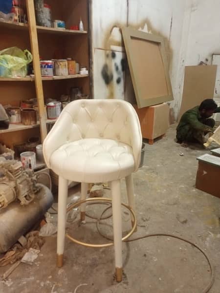 Pearl white chair 0