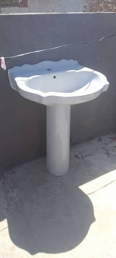 wash Basin Full Size in Good Condition