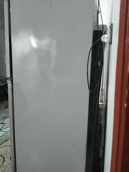 refrigerator used . in good condition 3