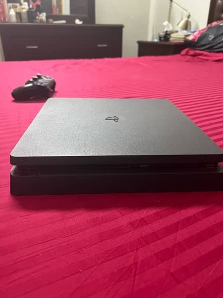 ps4 slim with box and all accessories 0