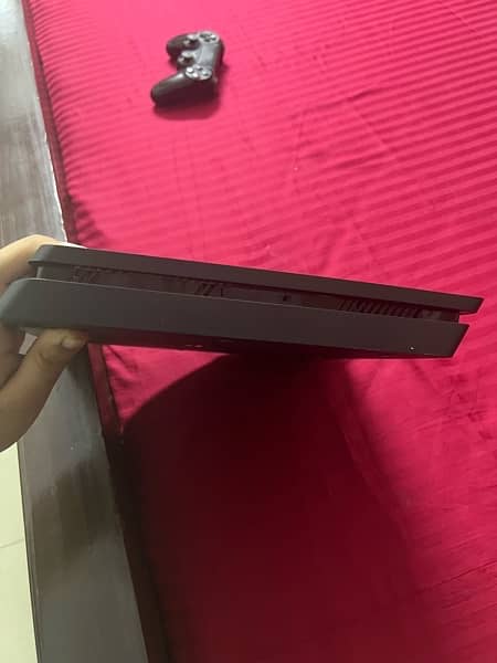 ps4 slim with box and all accessories 1
