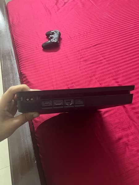 ps4 slim with box and all accessories 3