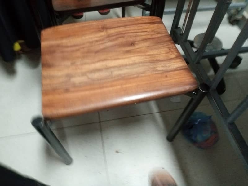 school desk and chairs 0