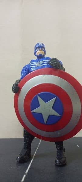 Captain America and Captain Marvel Action Figure 4