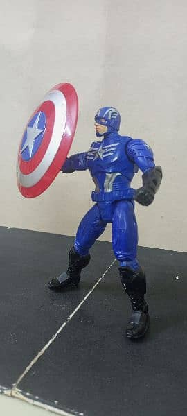 Captain America and Captain Marvel Action Figure 8