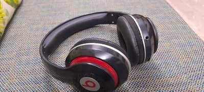 beats available not used with wire check before u buy