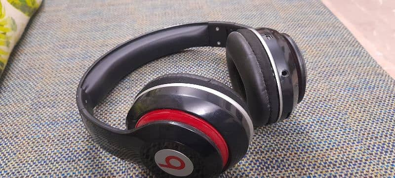 beats available not used with wire check before u buy 0