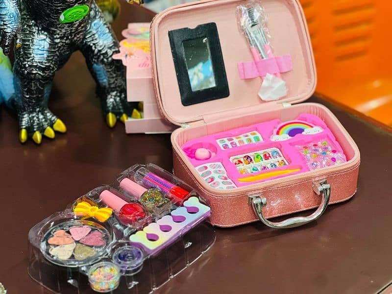 usable Kids Makeup Kit 0