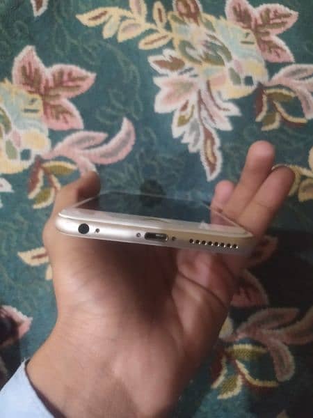 IPHONE 6s plus 64gb for sell 10 by 9 condition 5